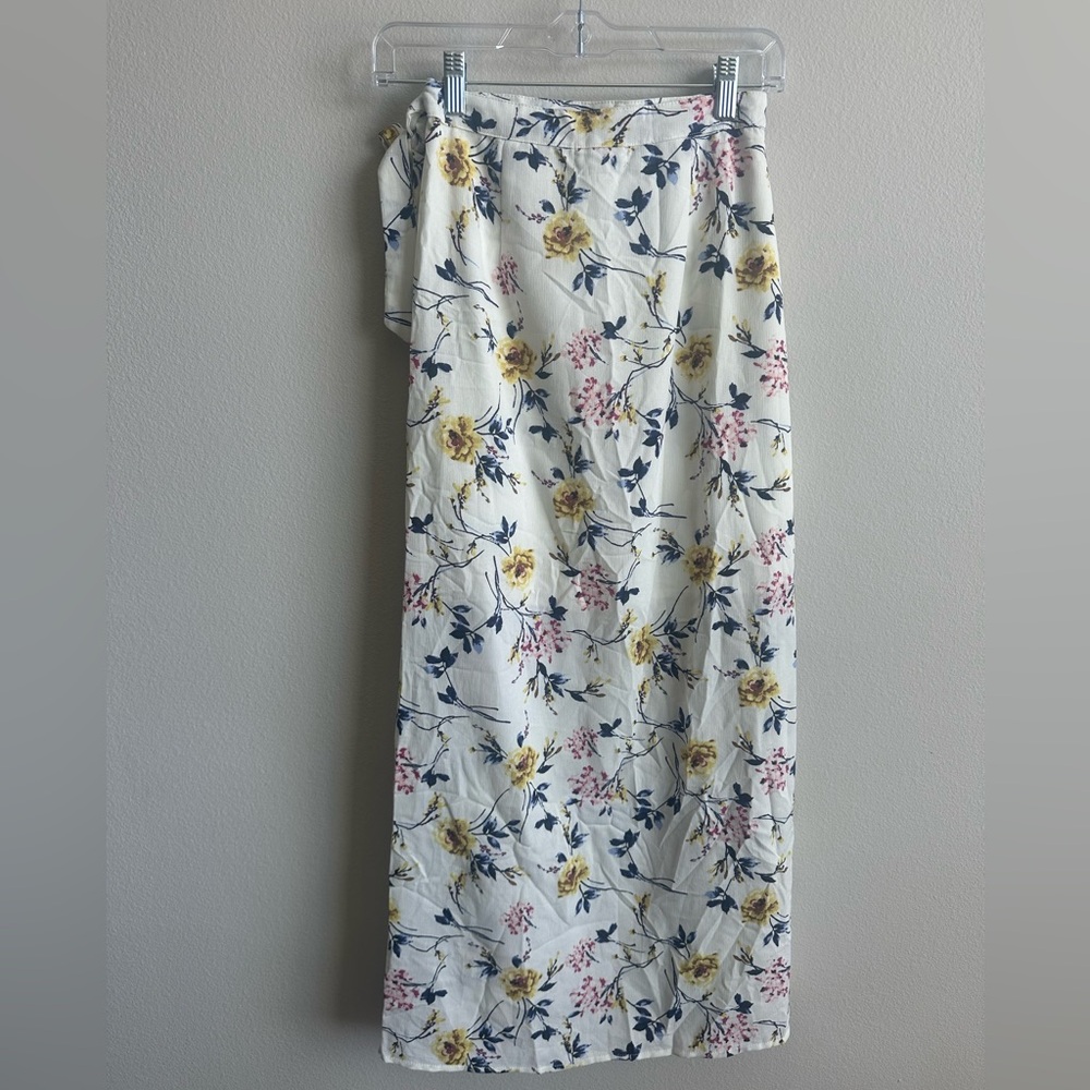 Maxi wrap skirt - size small - floral print - Picture 4 of 5